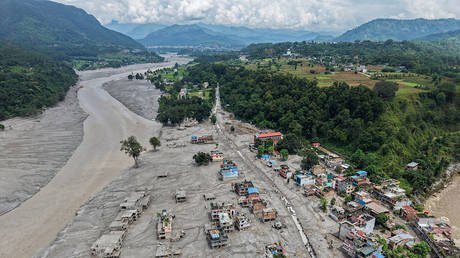 Australian expert urges Nepal rescuers to keep hope for tunnel survivors