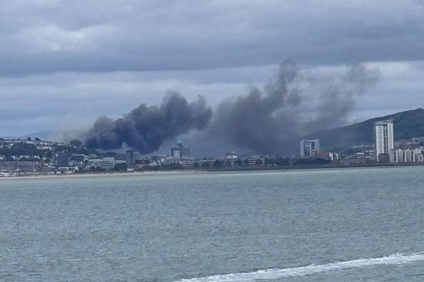 Large fire breaks out in Swansea city centre, prompting smoke warning