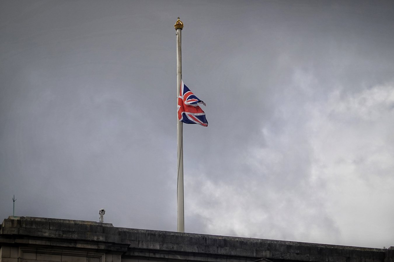 Argentine Players Display Falklands Banner, President Milei Urges Calm