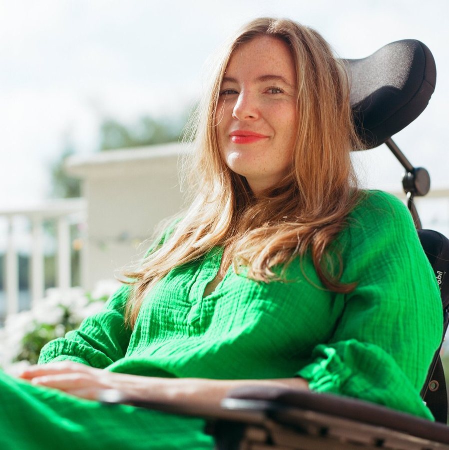 Brooke Eby, TikTok Creator Who Chronicled Life With A.L.S., Dies at 37