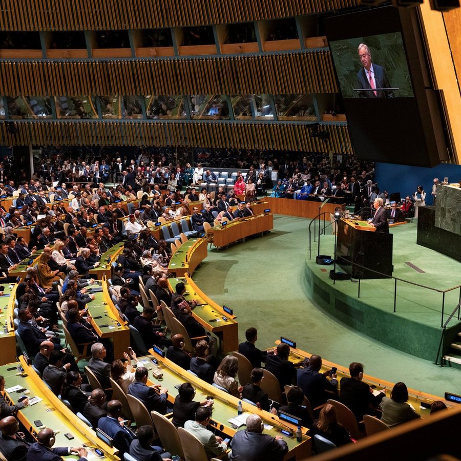 Trump Tells UN He Faces Choice to Make a Deal or 'Annihilate' Iran