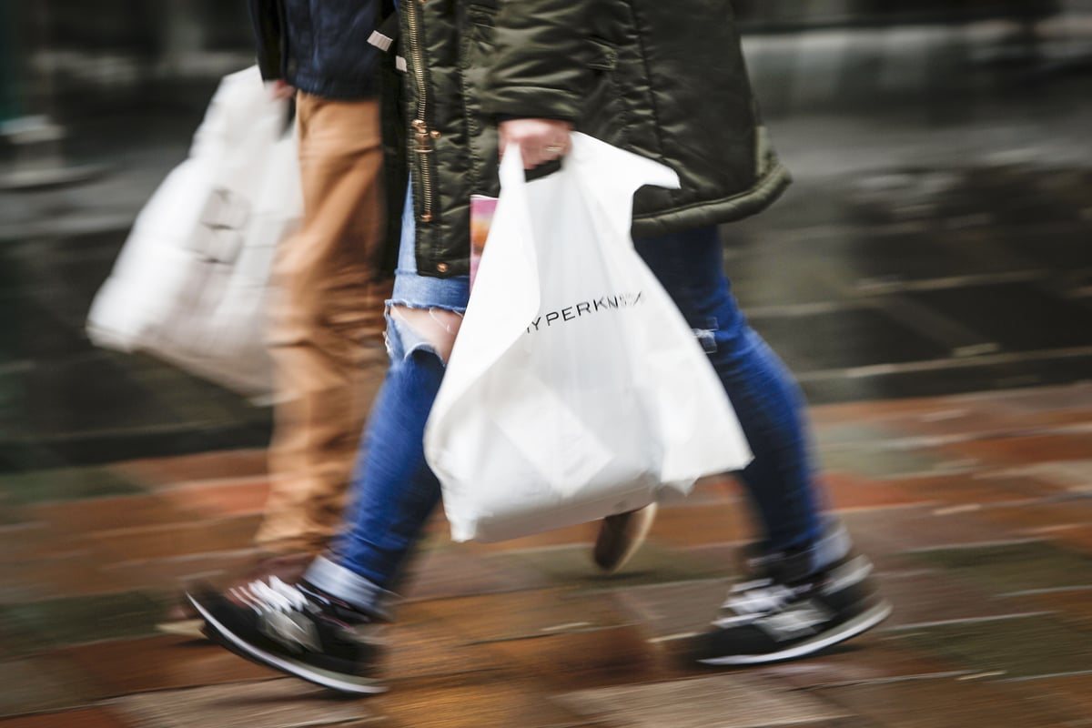 UK Retail Sales Growth Slows to 1.3% as Shoppers Await Budget