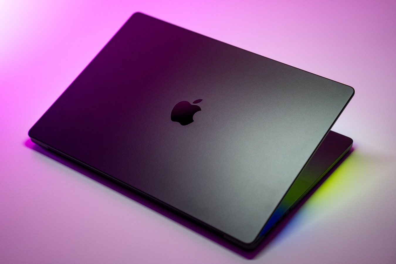 Apple to unveil touchscreen MacBook Pro at Los Angeles event