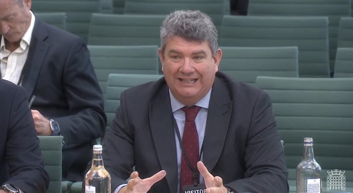 Air traffic control chief given week to explain UK flight chaos