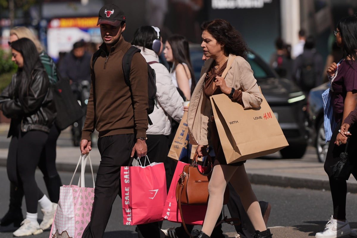 UK retail sales fall 0.4% in September as warm weather dents winter clothing demand
