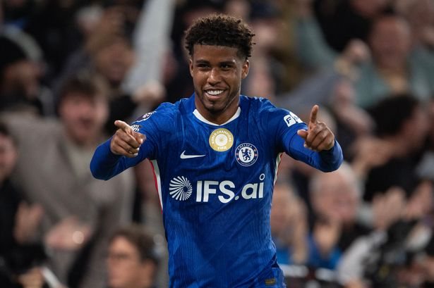 Manchester United agree £50m deal for Chelsea midfielder Andrey Santos