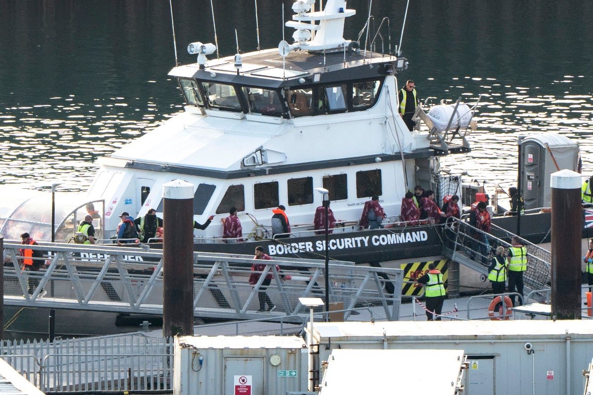 UK Authorities Monitor Dinghy Carrying Migrants Toward South Coast