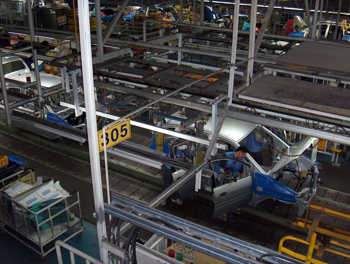UK Car Industry Weighs Tariffs on Chinese Vehicles Against EU Export Risk