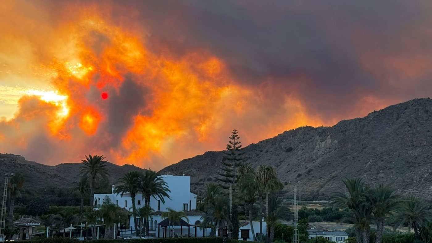 Wildfire in Almería Leaves 12 Dead, 23 Missing, and Over 1,400 Evacuated