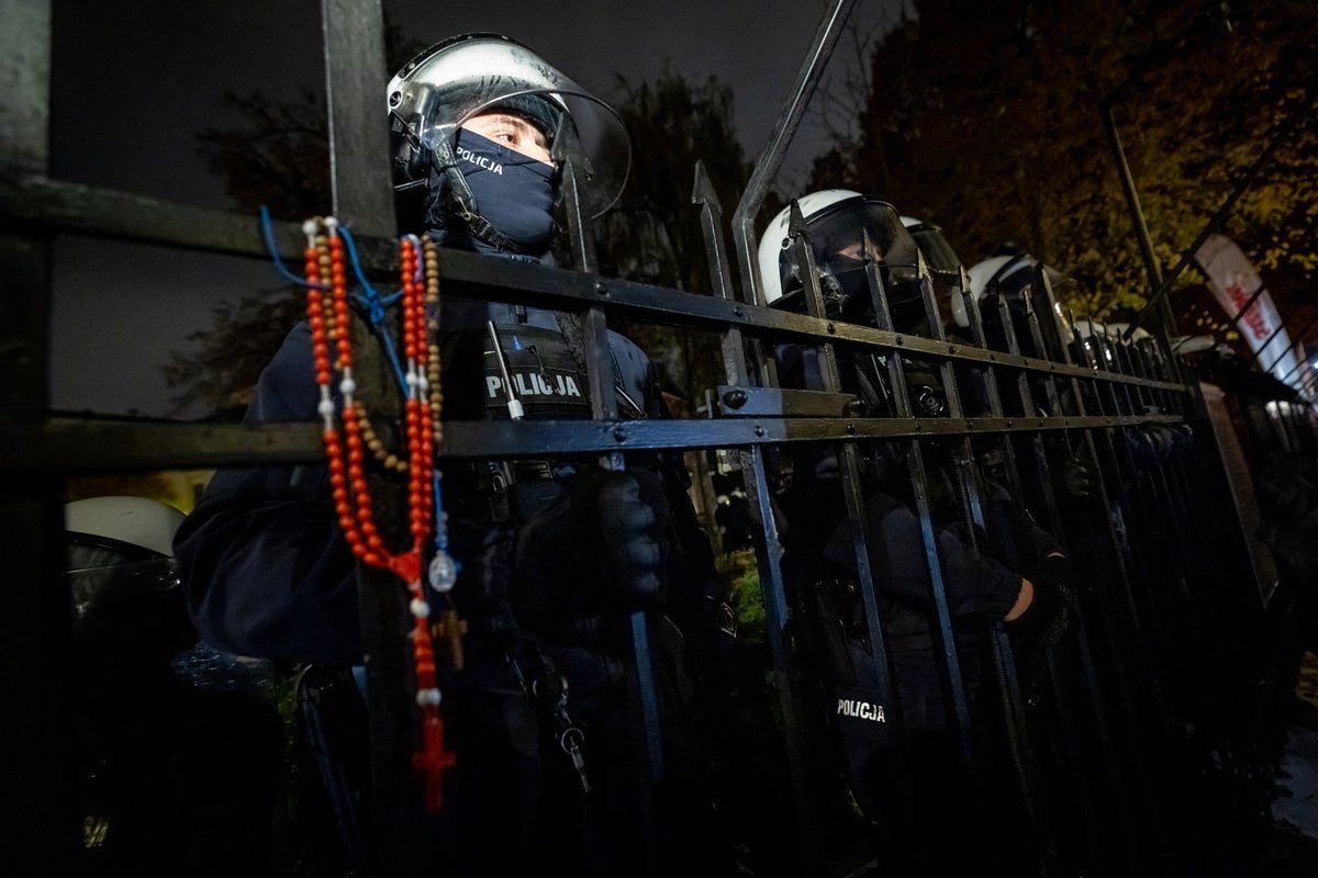 Polish President Cuts Senegal Trip Short Amid Protests and Judicial Crisis