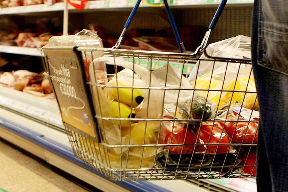 UK shop price inflation slows to 1.4% as retailers ramp up promotions