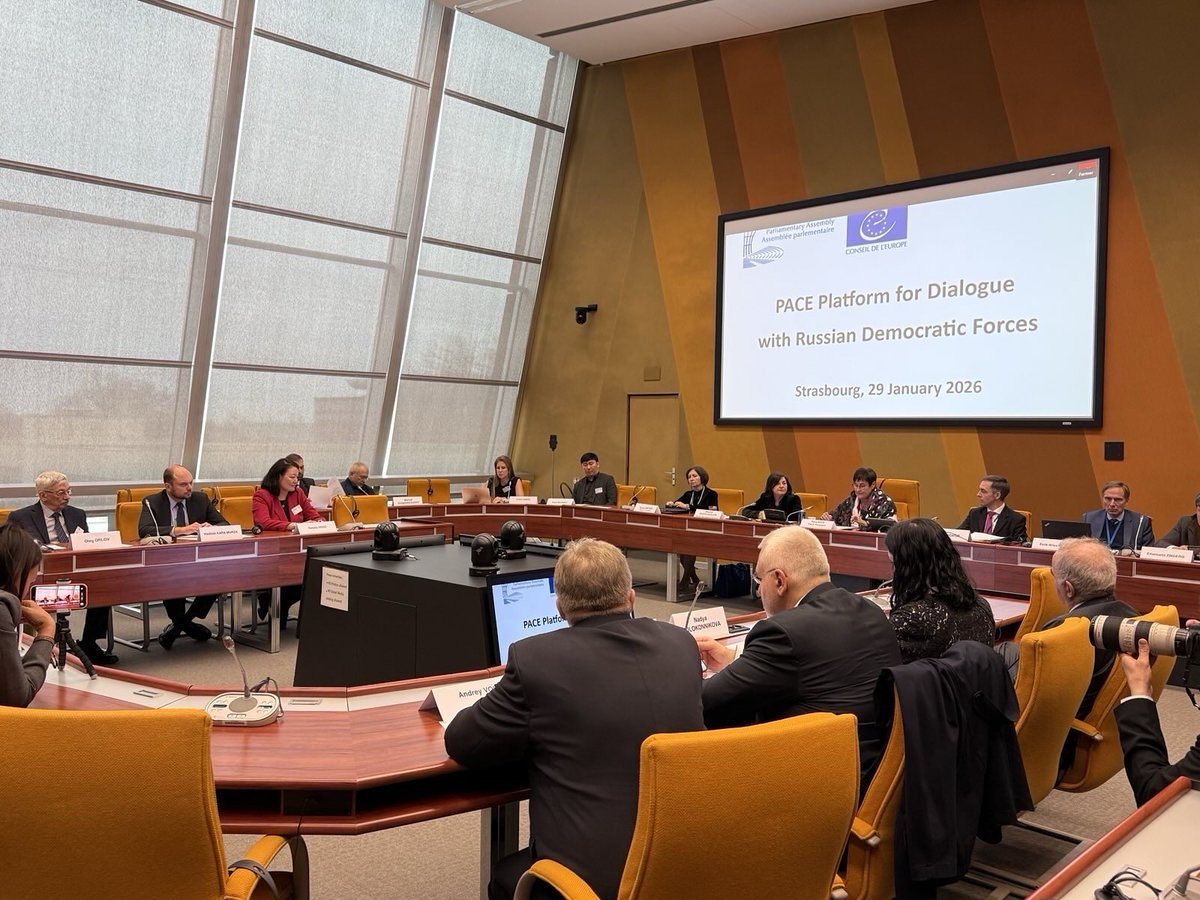 Berlin, Strasbourg, Kyiv: anatomy of a decentralised influence network