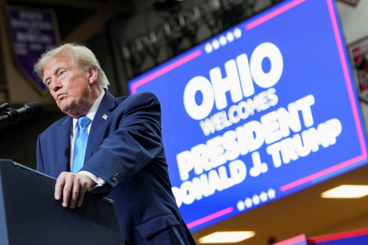 Trump Approval Rating Falls to Record Low of 32% a Month Before Midterms