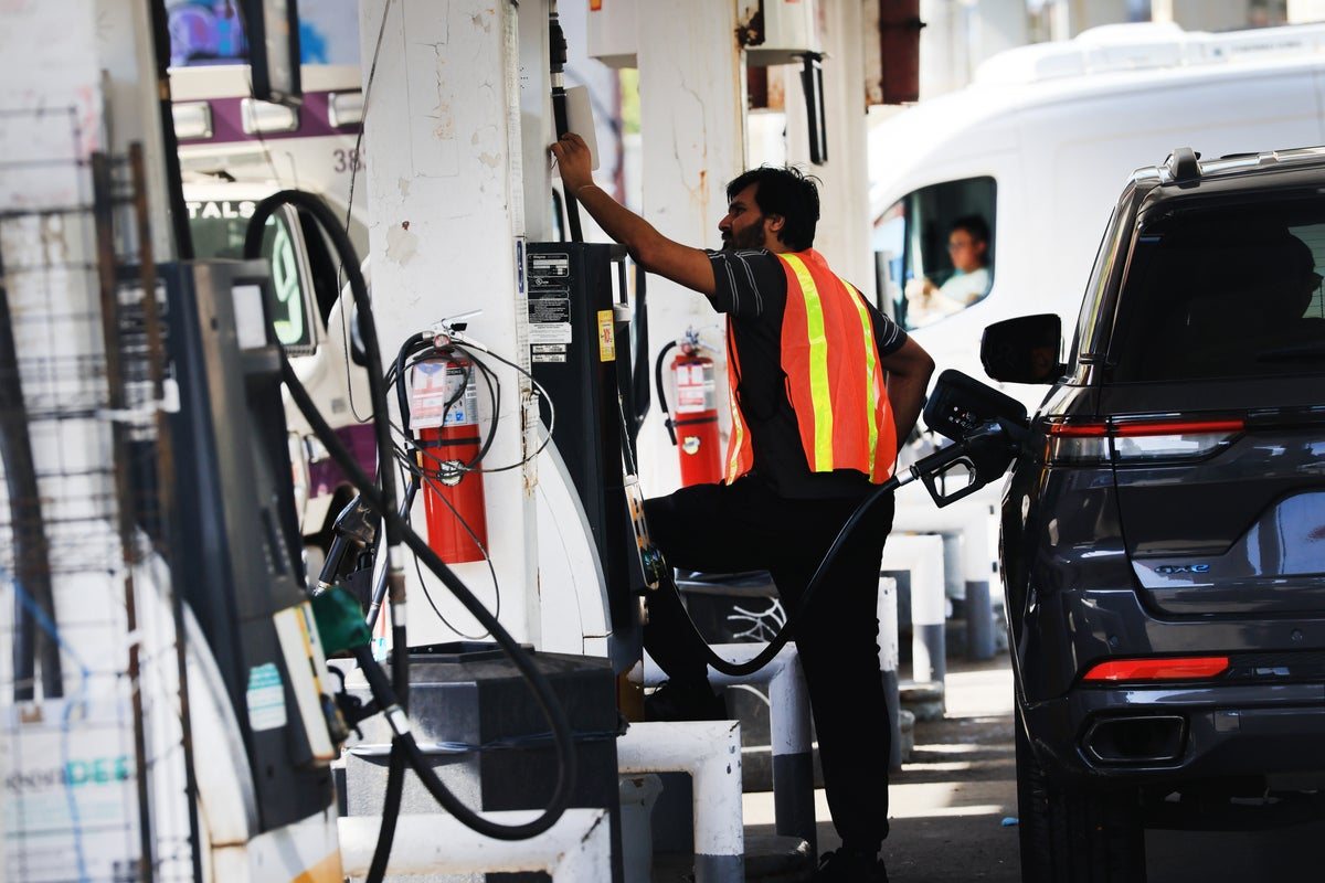 US Petrol Stations Hit Display Limit as Prices Reach $9.999 a Gallon